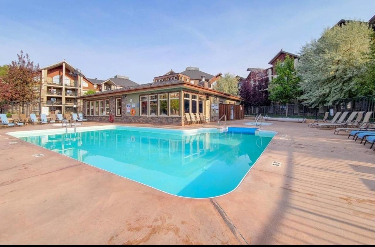 Mountain Getaway Condo - 5 Min Walk To The Beach! Invermere Exterior photo