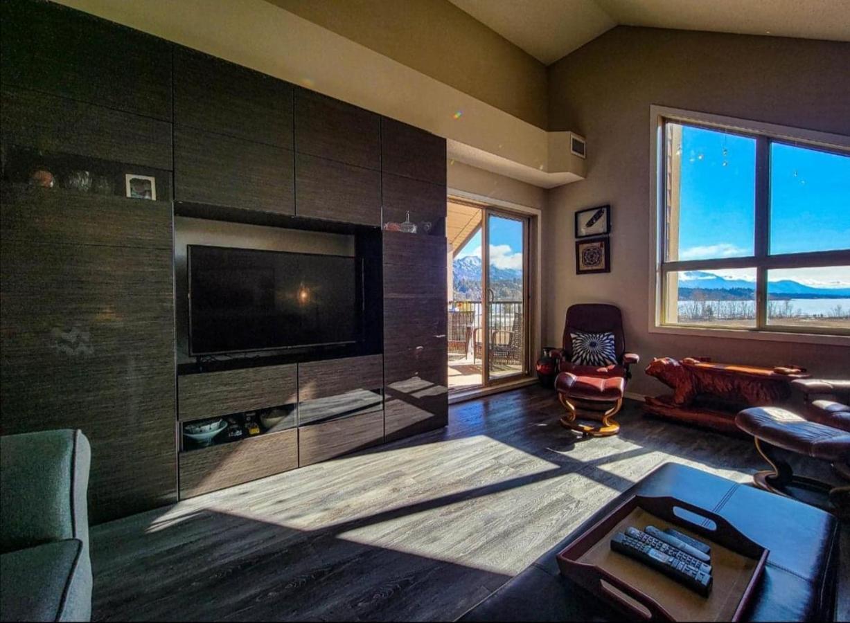 Mountain Getaway Condo - 5 Min Walk To The Beach! Invermere Exterior photo