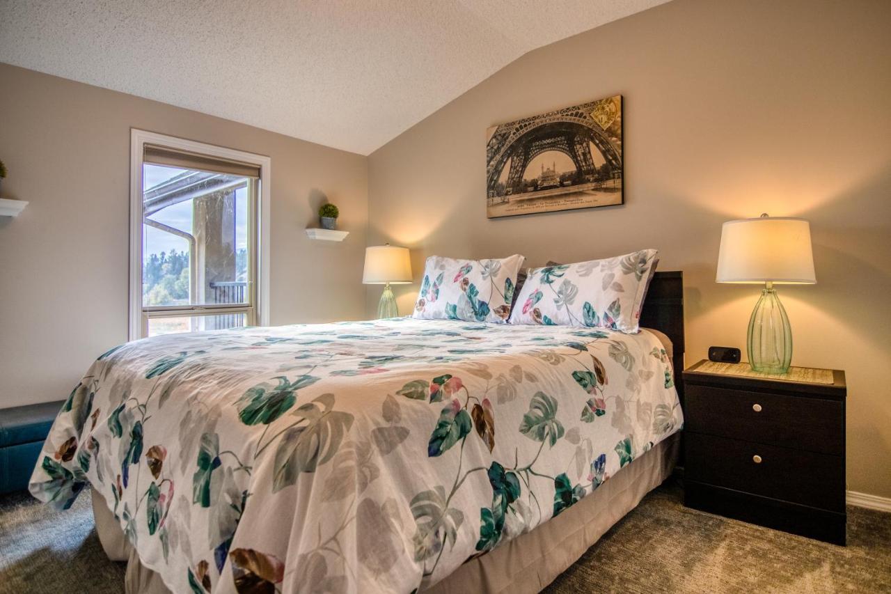 Mountain Getaway Condo - 5 Min Walk To The Beach! Invermere Exterior photo