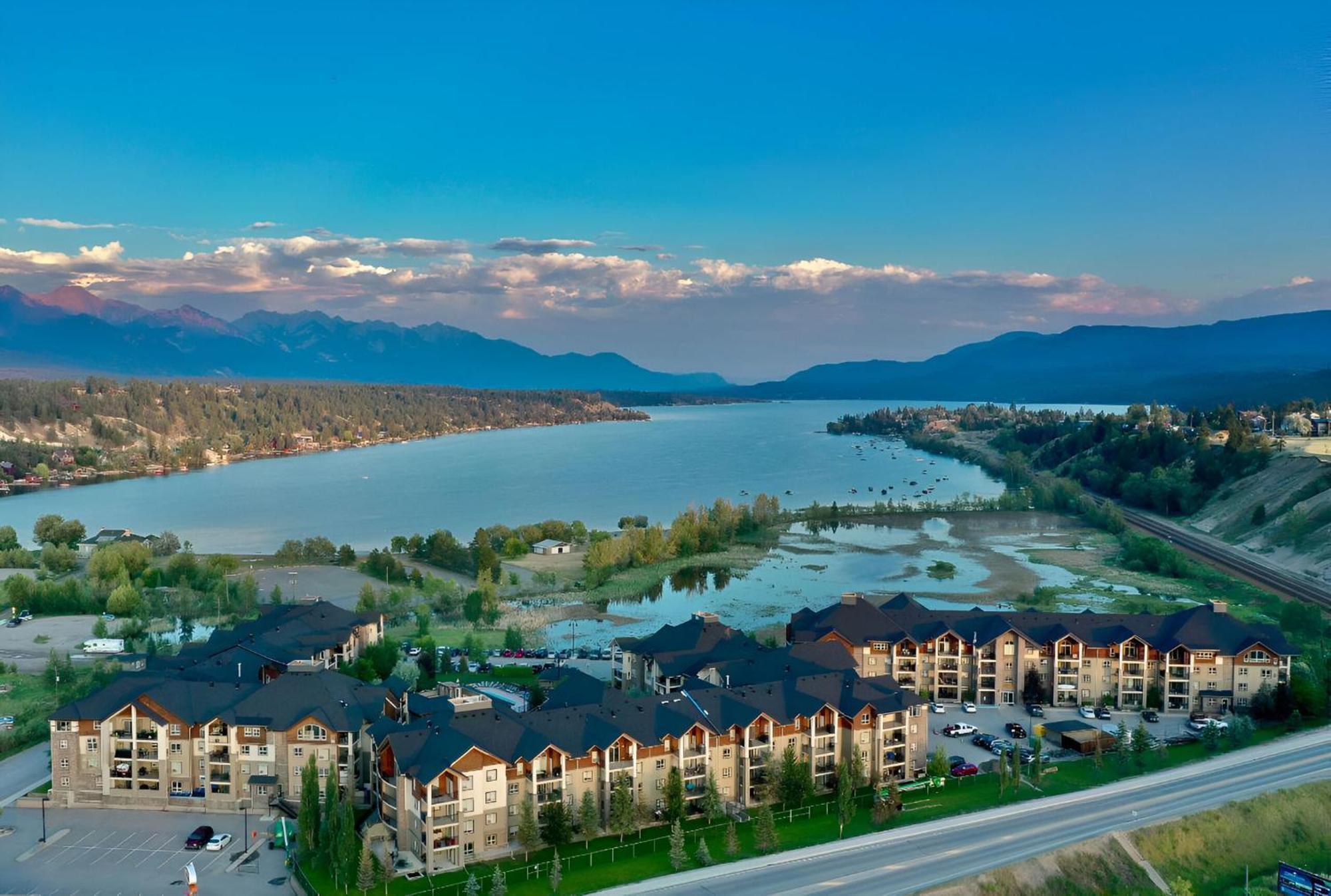 Mountain Getaway Condo - 5 Min Walk To The Beach! Invermere Exterior photo