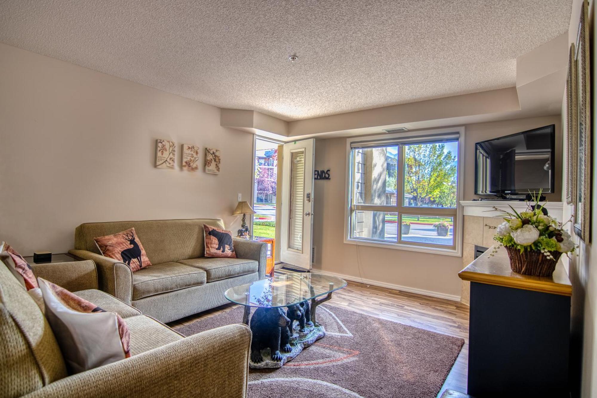 Mountain Getaway Condo - 5 Min Walk To The Beach! Invermere Exterior photo