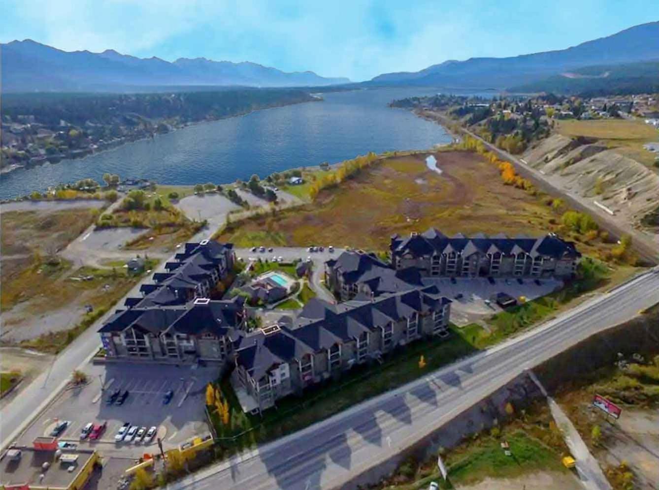 Mountain Getaway Condo - 5 Min Walk To The Beach! Invermere Exterior photo
