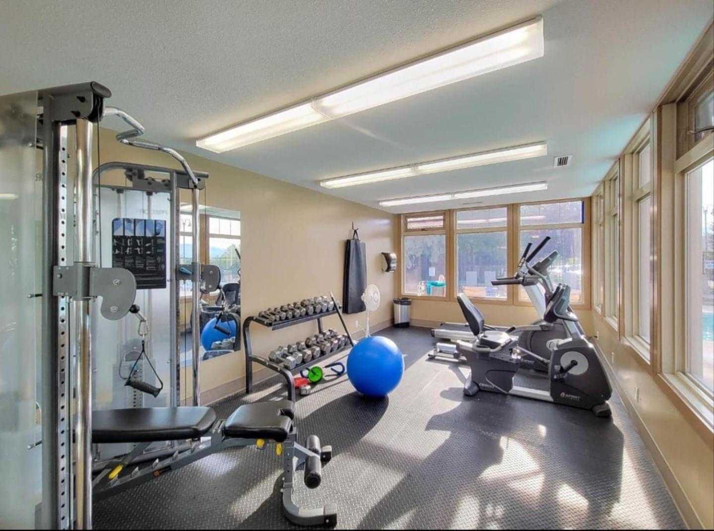 Mountain Getaway Condo - 5 Min Walk To The Beach! Invermere Exterior photo