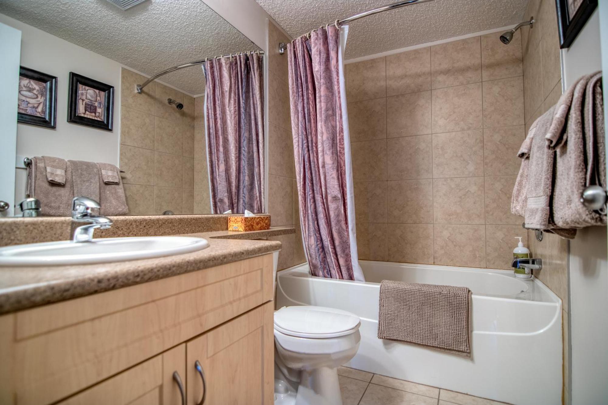 Mountain Getaway Condo - 5 Min Walk To The Beach! Invermere Exterior photo